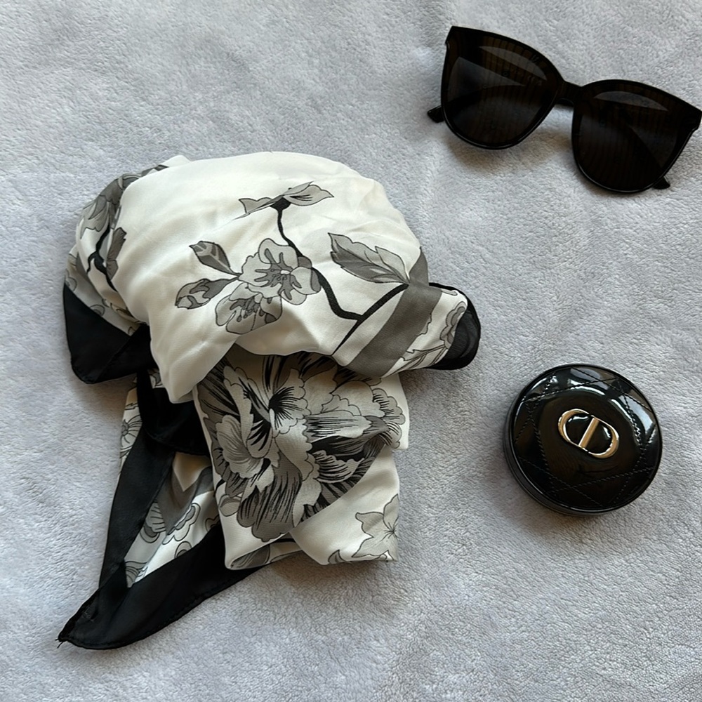 Scarf- square, black and white floral